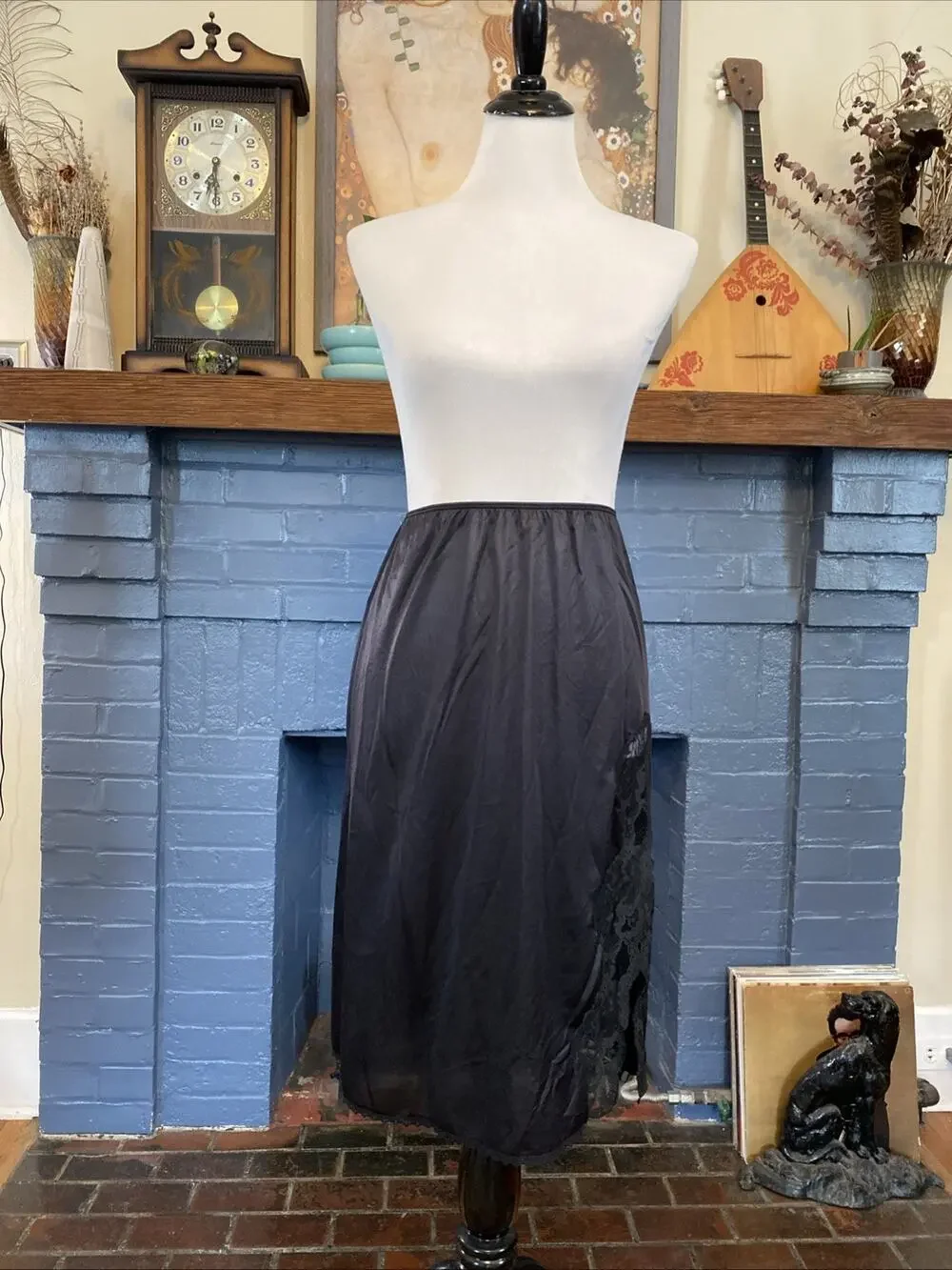 Vintage Dixie Belle Half Slip Black Anti-static Size Medium Lace Trimmed Slits